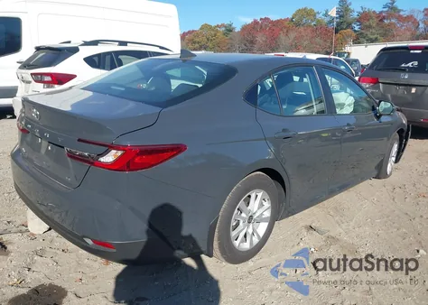 2025 Toyota Camry Le z USA, uszkodzony, nr VIN 4T1DAACK5SU028045